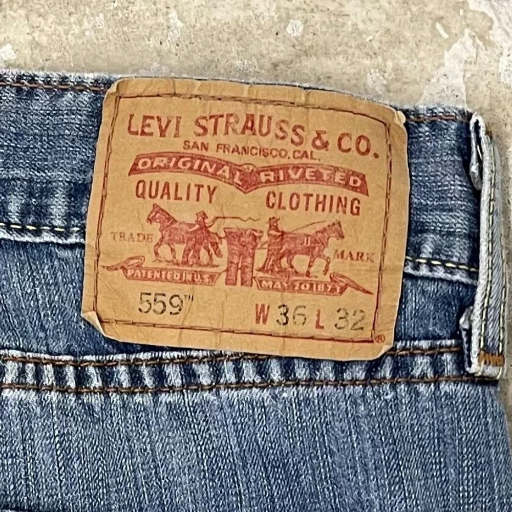 Levis Jeans Mens 37x28 Blue Pants 559 Relaxed Straight Baggy Y2K Denim Tag 36x32